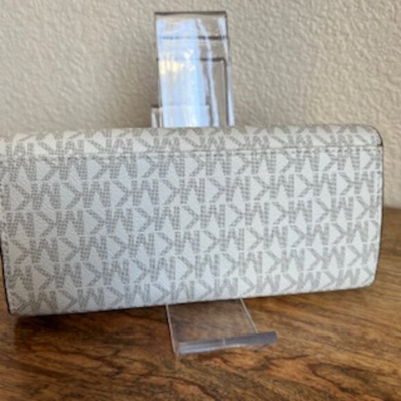 NWT Michael Kors Fulton White Vanilla MK Signature LG Gusset Carryall Wallet - Picture 2 of 8